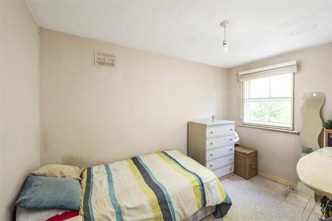 2 bedroom apartment for sale, Pine Gardens, Horley