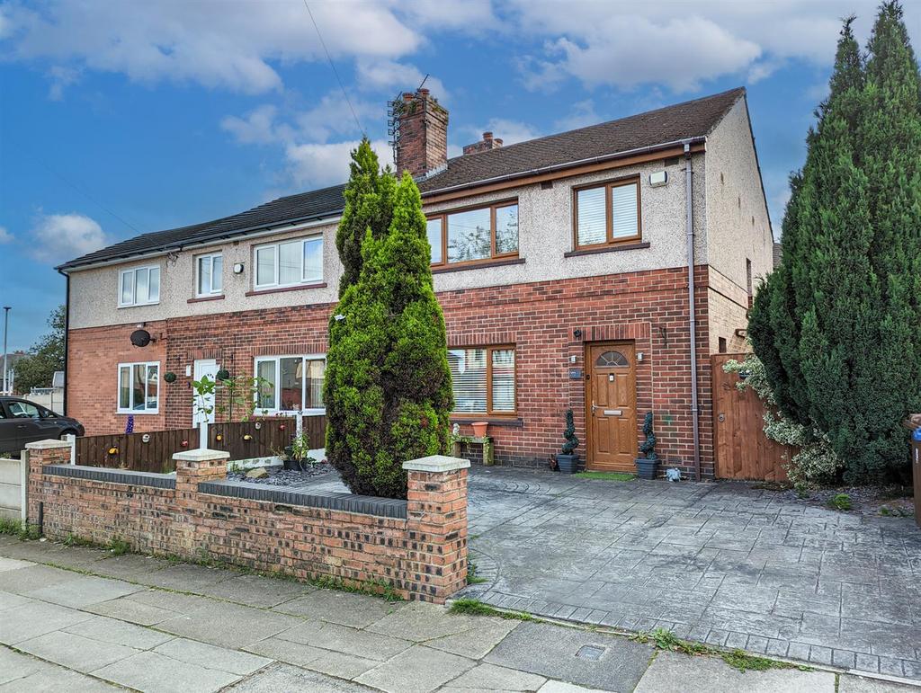 Wigan Road, Leigh 3 bed semidetached house for sale £179,950