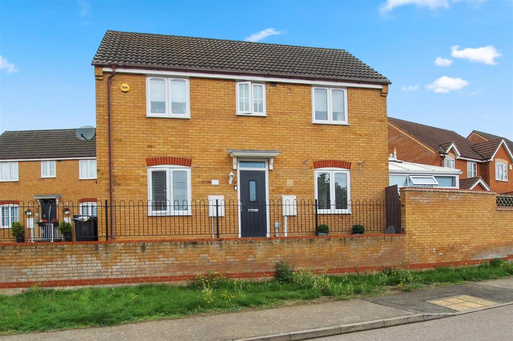 Lakeside, Irthlingborough... 3 bed detached house £285,000