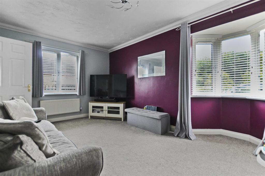 Lakeside, Irthlingborough... 3 bed detached house £285,000