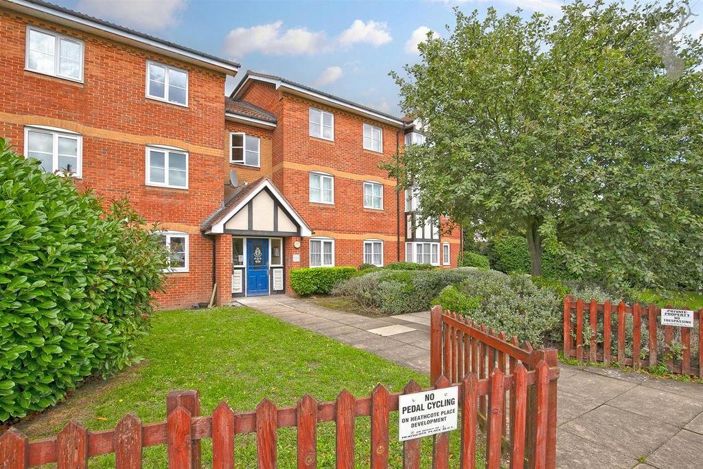 Redwood Gardens, Chingford E4 2 bed flat for sale £325,000
