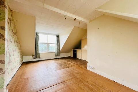 10 Warren Road, Folkestone, CT19 6DE