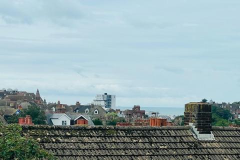 10 Warren Road, Folkestone, CT19 6DE