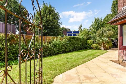 14 Drum Mead, Petersfield, GU32 3AQ