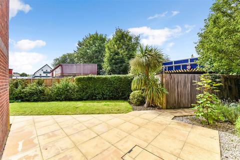 14 Drum Mead, Petersfield, GU32 3AQ