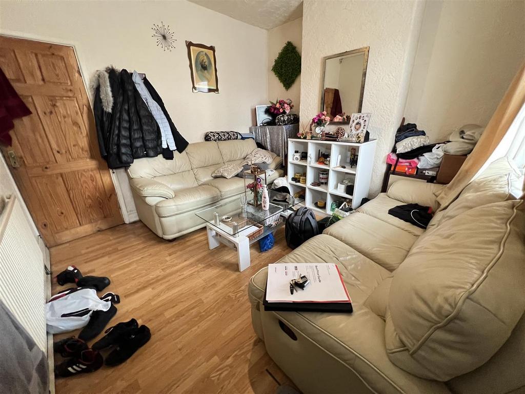 Wood Lane, Handsworth, Birmingham 3 bed end of terrace house £240,000