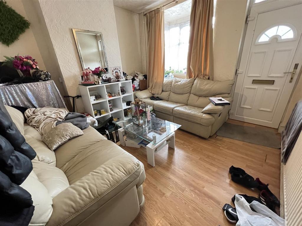 Wood Lane, Handsworth, Birmingham 3 bed end of terrace house £240,000