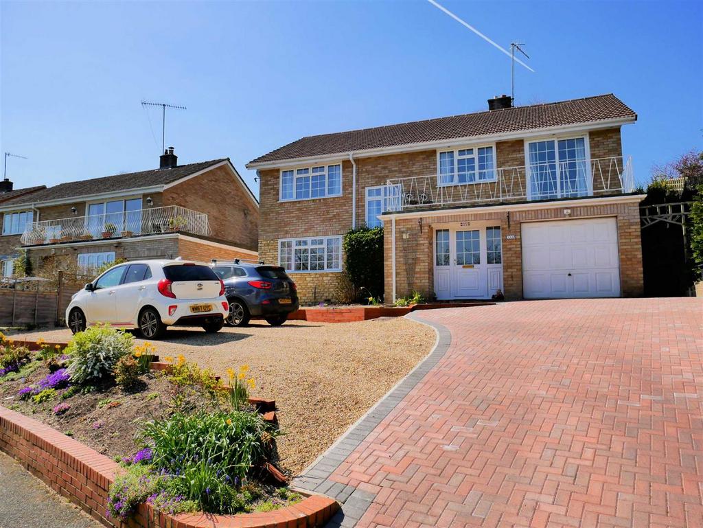 Wessington Park, Calne 4 bed detached house £560,000