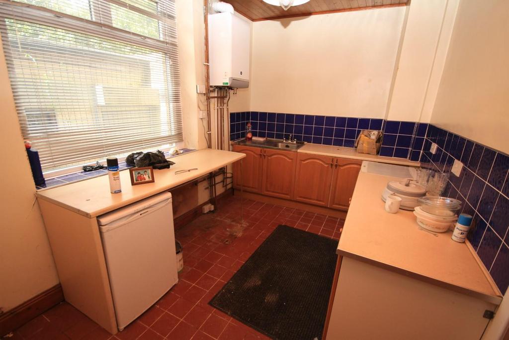 Lapage Street, Barkerend, Bradford 5 bed end of terrace house £175,000