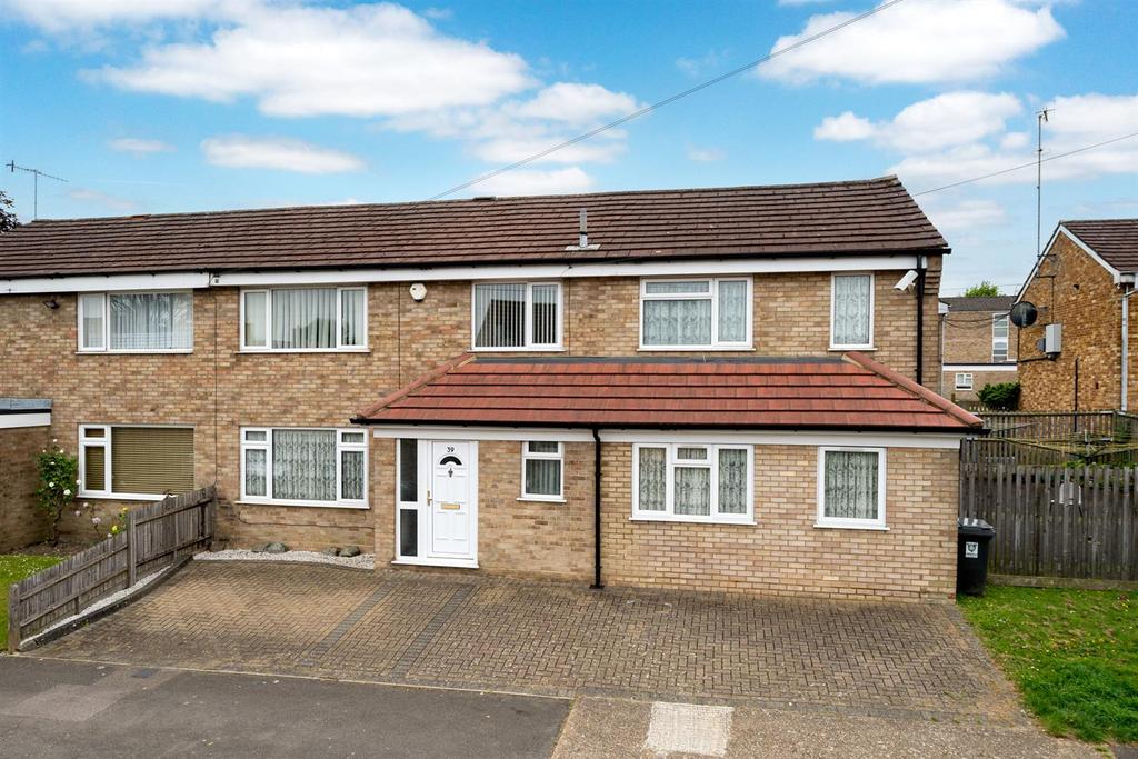 Vauxhall Road, Hemel Hempstead 4 bed semidetached house for sale £