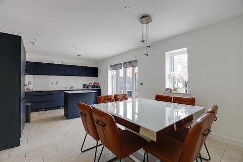 5 bedroom detached house for sale - De Sully Close, Sully, Vale of Glamorgan, CF64 5WN