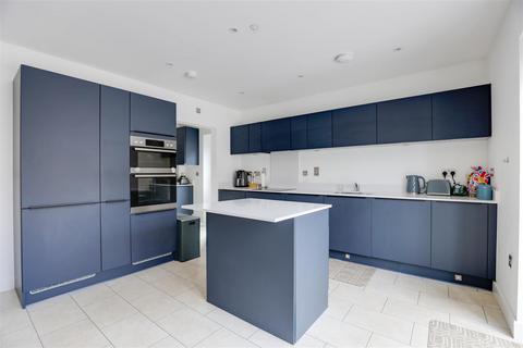 5 bedroom detached house for sale - De Sully Close, Sully, Vale of Glamorgan, CF64 5WN
