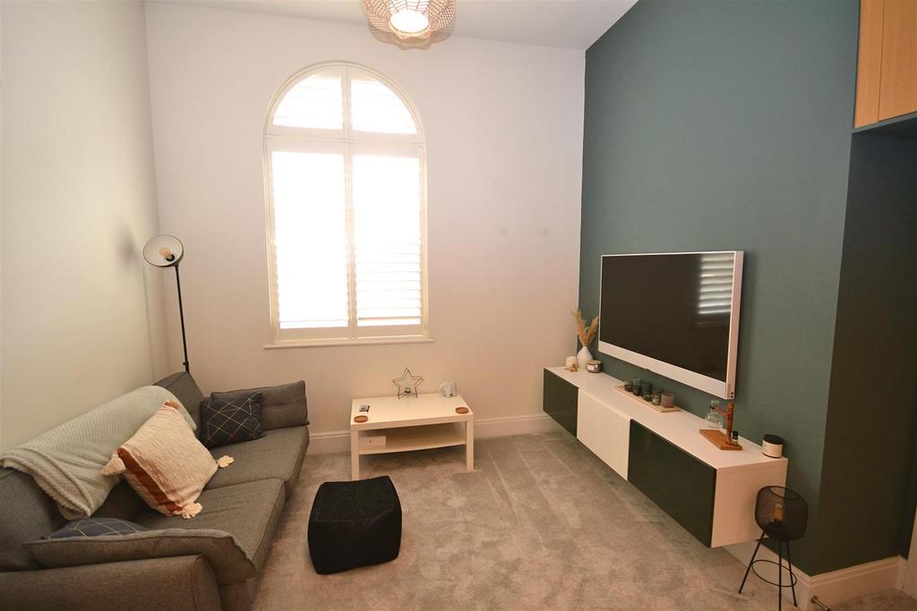 4 Crown Street West, Poundbury, Dorchester 2 bed apartment for sale £