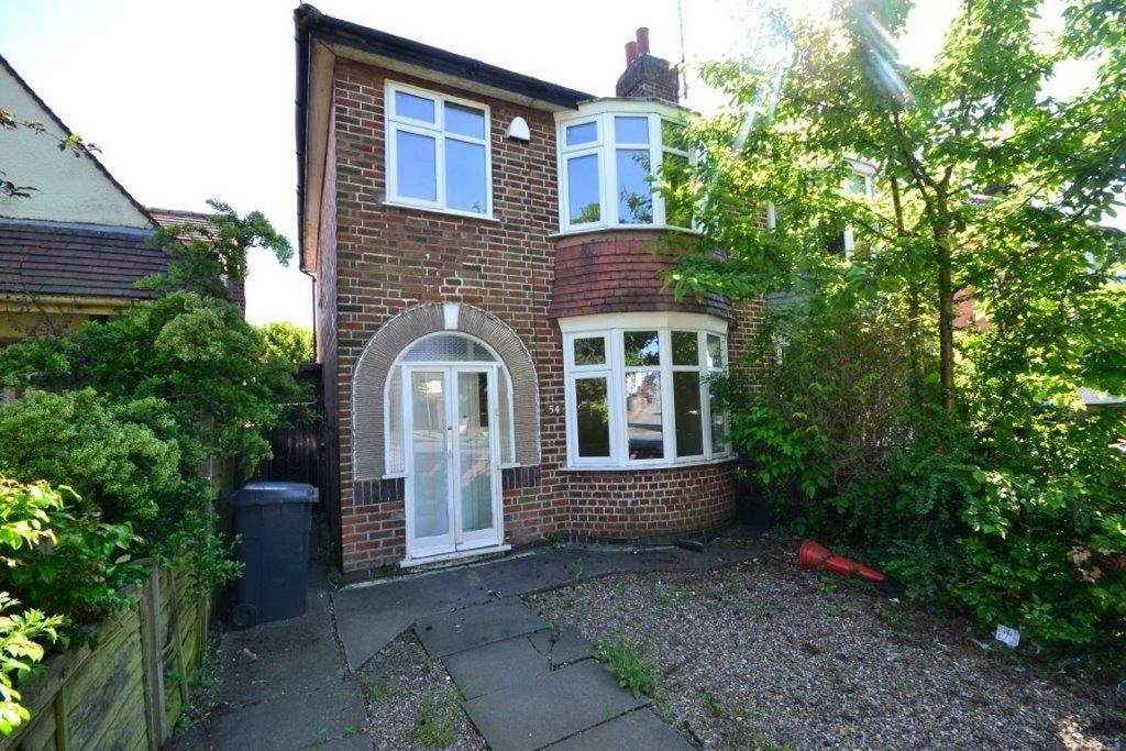 Anstey Lane, Leicester 3 bed semidetached house £895 pcm (£207 pw)