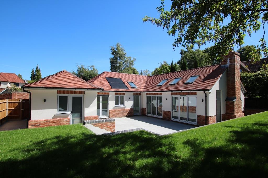 NEW BUNGALOW JUST OFF THE RIDGEWAY, FETCHAM, KT22 3 bed detached