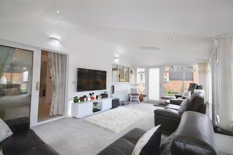 1 Burtop Croft, Hemingfield, Barnsley, S73 0QR