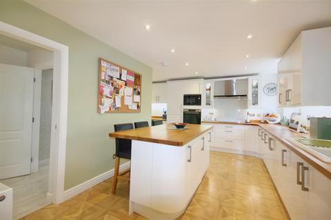 1 Burtop Croft, Hemingfield, Barnsley, S73 0QR