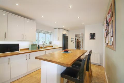 1 Burtop Croft, Hemingfield, Barnsley, S73 0QR