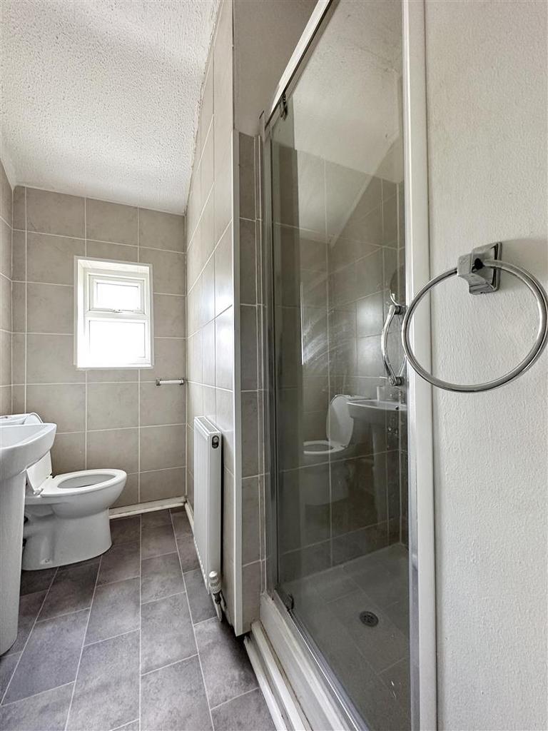 Bathroom-2.JPG