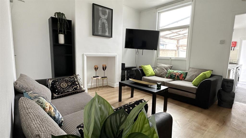 Living Room ?????.jpg