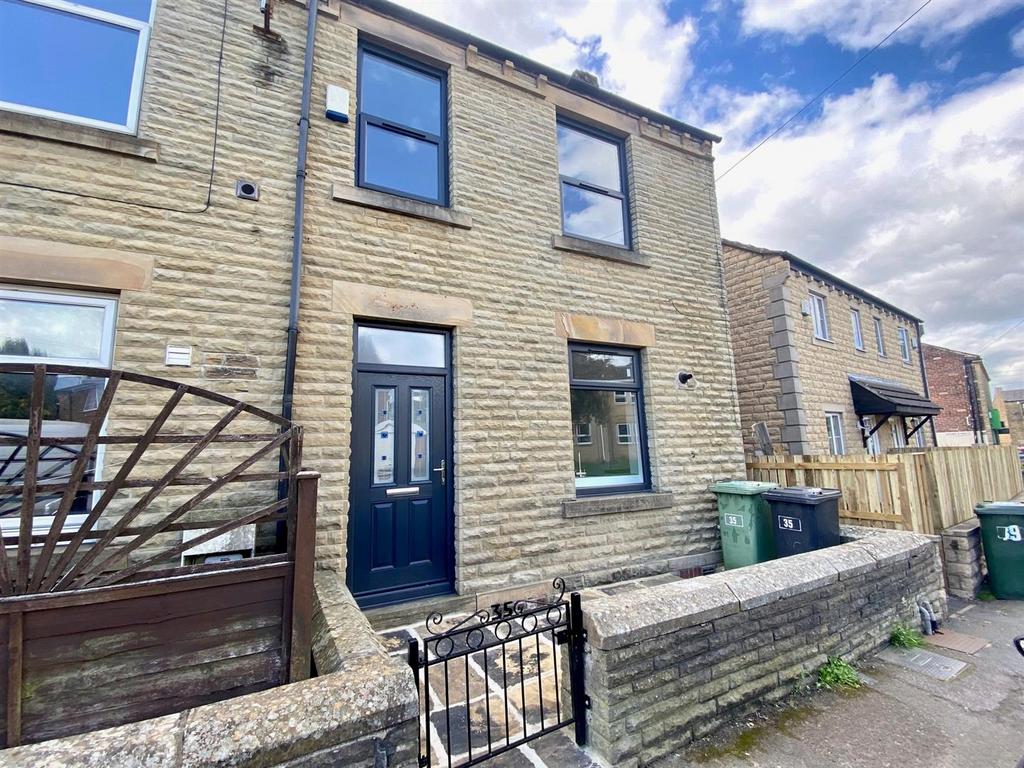The Knowl, Mirfield 2 bed terraced house for sale £115,000