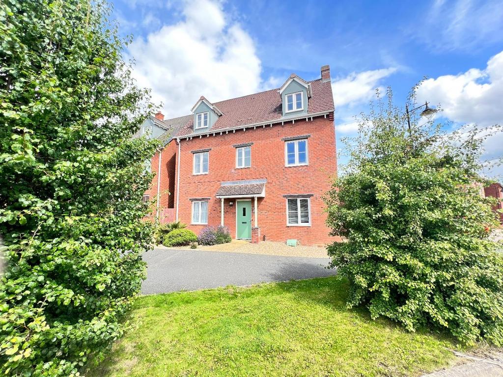 Thistle Drive, The Grange Desborough 4 bed detached house £355,000