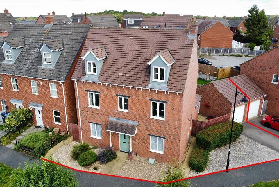 Thistle Drive, The Grange Desborough 4 bed detached house £355,000