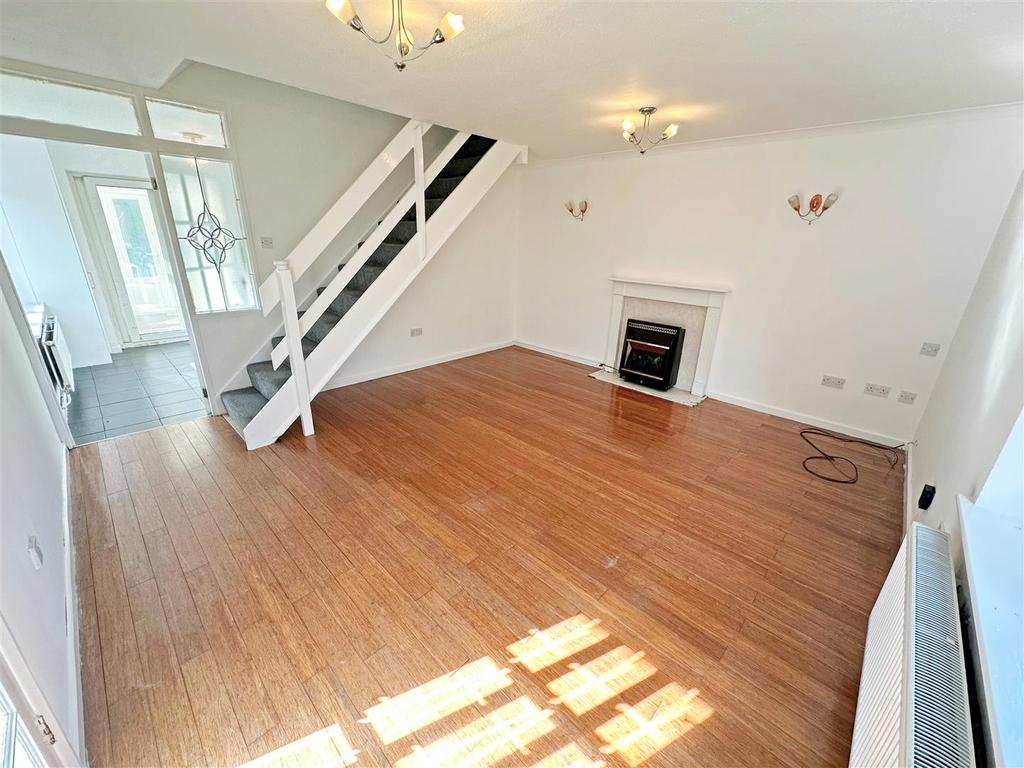 Hornbeam, Newport Pagnell 3 bed end of terrace house for sale £274,000