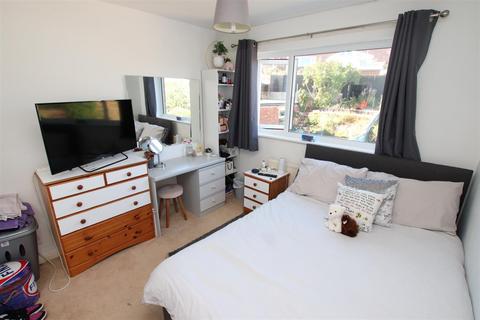 47 Barley Farm Road, Exeter, EX4 1NJ