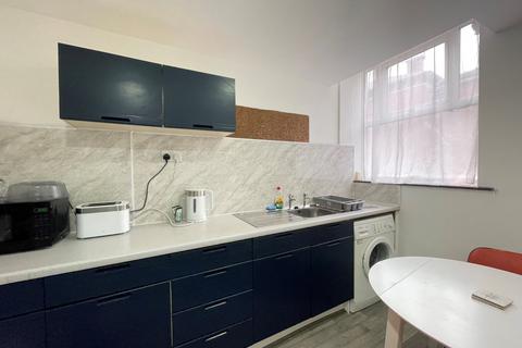 1 bedroom flat to rent, Chapel Lane, Headingley, Leeds, LS6