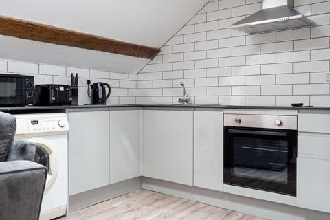 2 bedroom flat to rent, 86P – Nicolson Square, Edinburgh, EH8 9BH