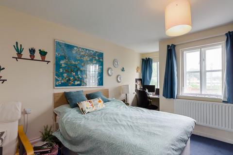 2 bedroom terraced house to rent, St. Pauls Mews, Holgate, York, YO24