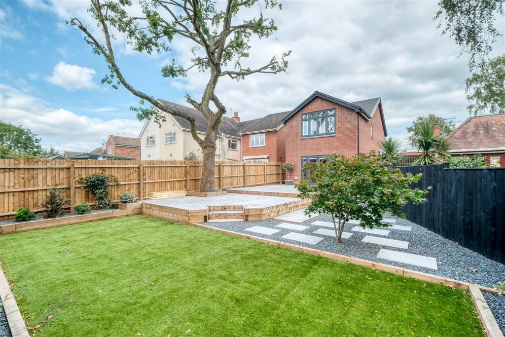 Wildmoor Lane, Catshill, Bromsgrove, B61 0PA 3 bed detached house for