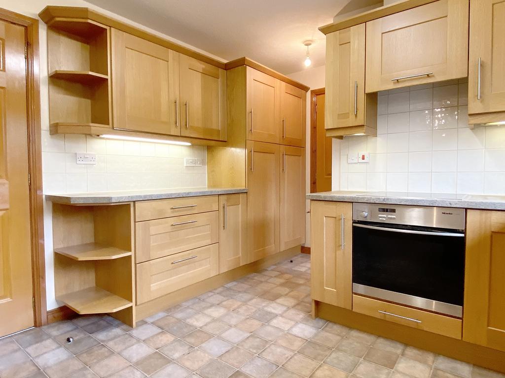 3 Druid Temple Crescent, INVERNESS, IV2 6UT 3 bed detached bungalow £