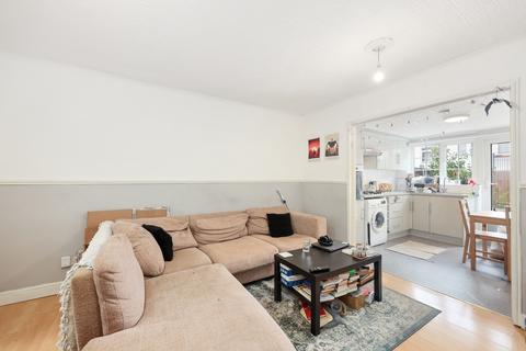 4 bedroom terraced house to rent, Annie Besant Close, Bow, E3
