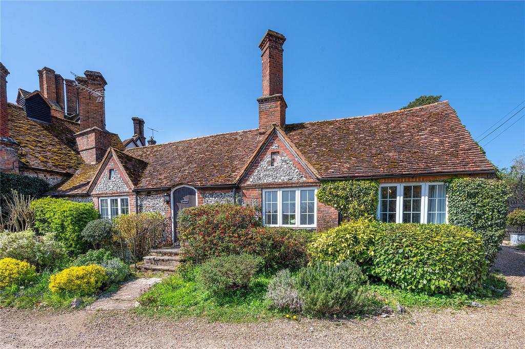 Yewden Manor, Hambleden, HenleyonThames, Oxfordshire, RG9 2 bed semi