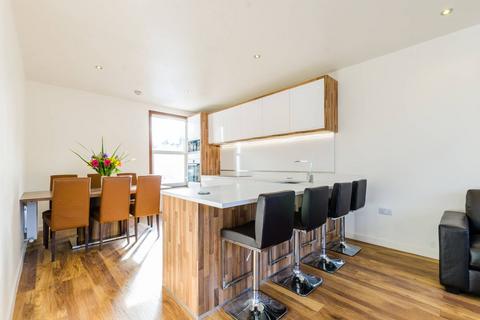 225 Brixton Hill, London, SW2 1NP