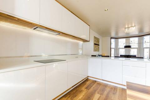 225 Brixton Hill, London, SW2 1NP