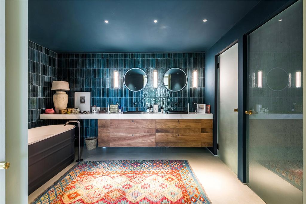En Suite Bathroom