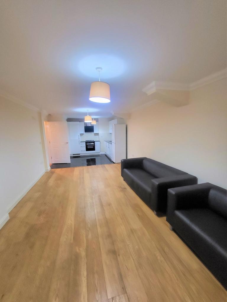 Upper Chorlton Road, Manchester 3 bed apartment £1,325 pcm (£306 pw)