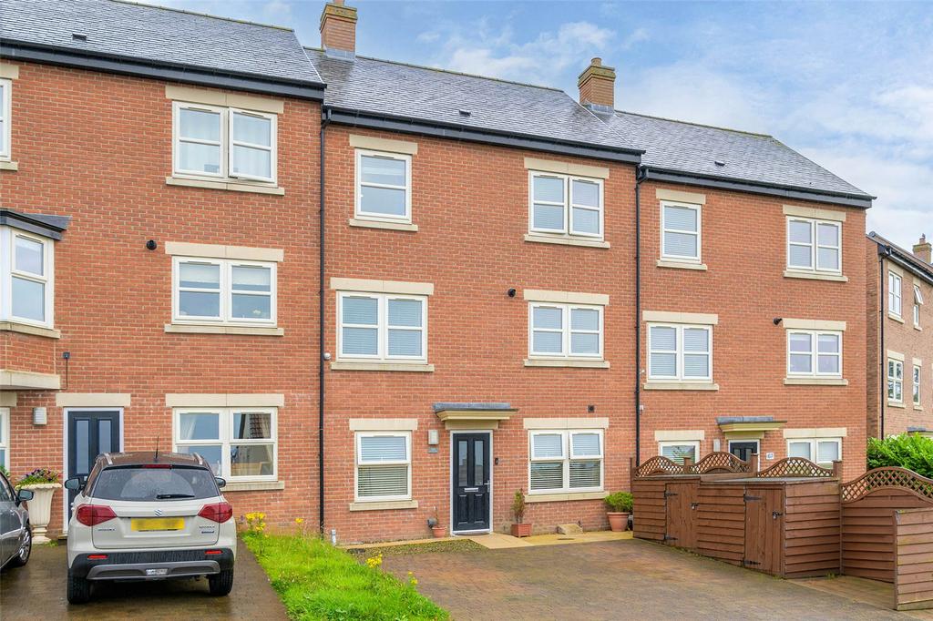 Willoughby Park, Alnwick, Northumberland, NE66 5 bed terraced house for