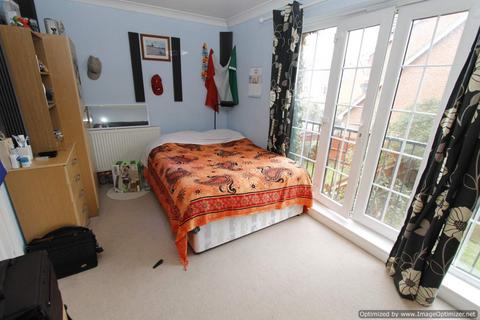 1 bedroom in a house share to rent, South Road, London, SW19