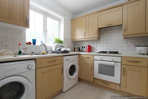 1 bedroom in a house share to rent, South Road, London, SW19