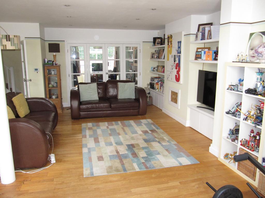 Richings Park, Iver 3 bed semidetached house for sale £730,000