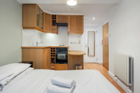 Studio to rent, Cartwright Gardens, Bloomsbury, London, WC1H