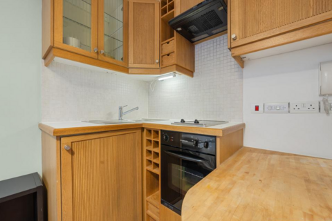 Studio to rent, Cartwright Gardens, Bloomsbury, London, WC1H