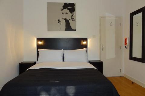 Studio to rent, Cartwright Gardens, Bloomsbury, London, WC1H