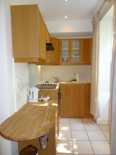 Studio to rent, Cartwright Gardens, Bloomsbury, London, WC1H
