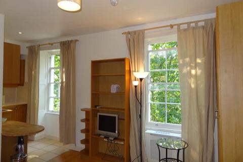 Studio to rent, Cartwright Gardens, Bloomsbury, London, WC1H