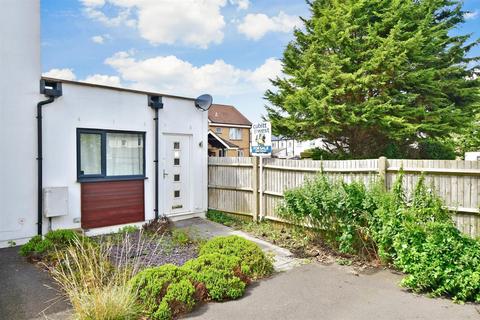 7 Firs Close, Caterham, CR3 5GY
